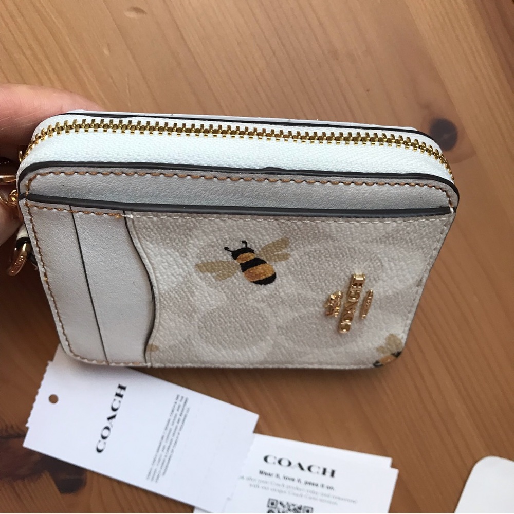 🐝 Coach Zip Card Case In Signature Canvas With Bee Print - Picture 7 of 11